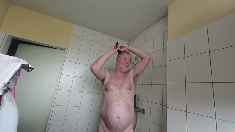 Carmen_Nylonjunge: Băiatul Naked Nylon Și Tăiatorul de Păr Lung