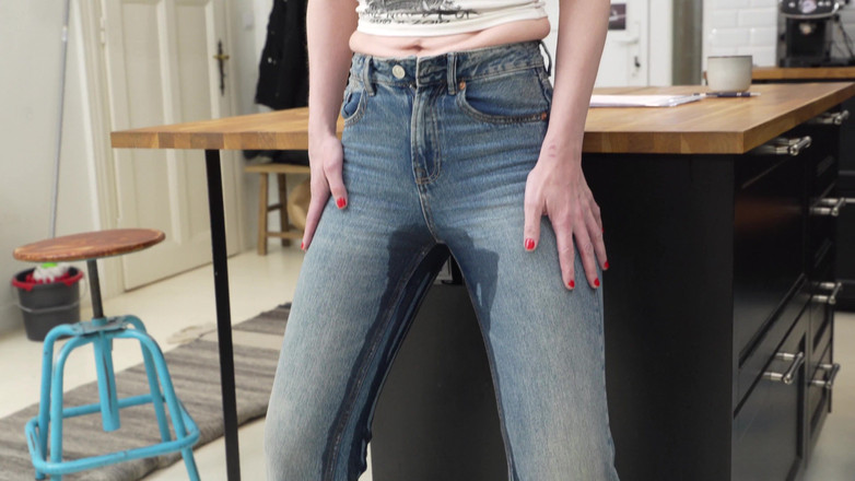 Alice Maze: Çaresiz Alice Çiş