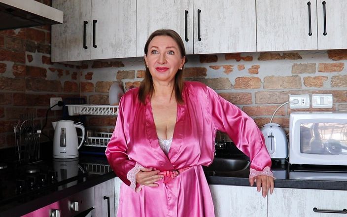 MariaOld: Ma belle-mère t’apprend le sexe et te montre son gros...