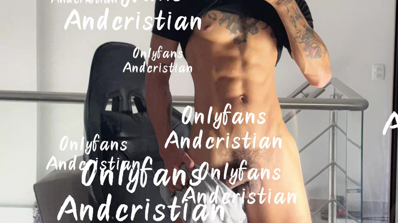 Andcristiann: Lahodný hetero zadek, miluje šukat její sexuální panenku