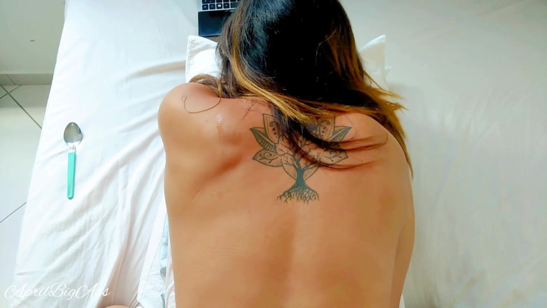 April BigAss: 좋은 아침 의붓아빠, 1일차 애널과 정액 삼키기