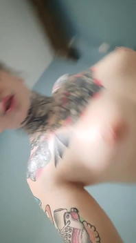 Čůrání ve skleněné sprše