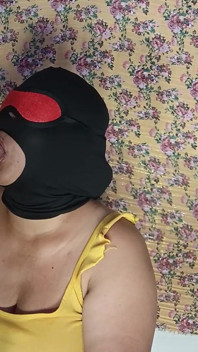 Pompino con una maschera