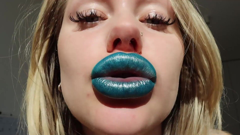 Goddess Misha Goldy: La magie de mes lèvres bleues brillantes ! ASMR COACHING MASTURBATOIRE !