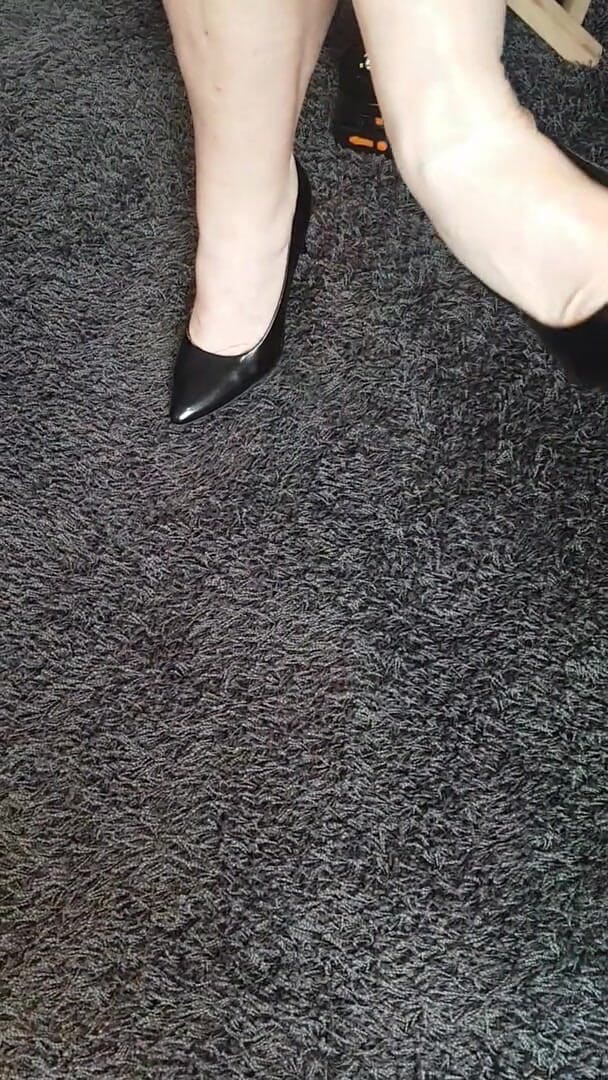 MisS Angel: Shiny black heels.