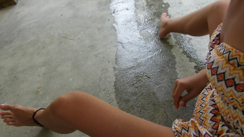 MissAnja_FH: Desperation Peeing Outdoor