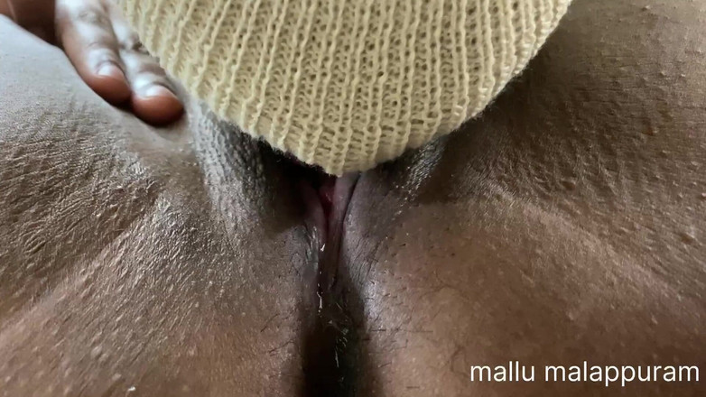 Mallu_Malappuram: मल्लू मुस्लिम थाथा और पड़ोसी मौखिक और, मुंह में वीर्य, मैक्सी और हिजाब पहने सोफे में चुदाई, मालापुरम, केरल
