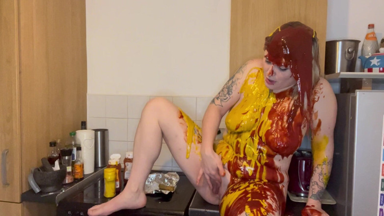 EeveeXo: Ketchup aur sarson ke saath gila aur ganda sosej chudaee