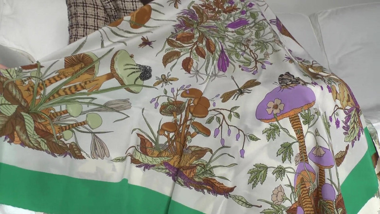 Lady Victoria Valente: Ejaculare pe fularul meu de mătase, Lady Victoria Valente