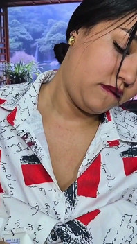 ตําแหน่งนี้อีกแล้วหรือ? ฉันอยากเย็ดแบบอื่น แต่ผู้ชายคนนี้จะไม่ขยับหรือทําอะไร- เขาขี้เกียจอย่างไม่น่าเชื่อ