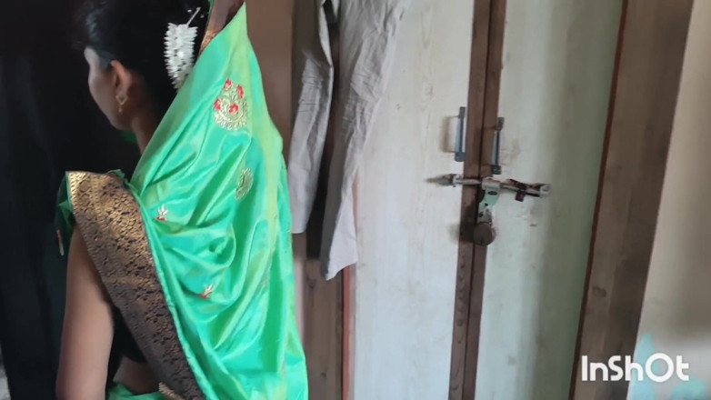Desishycouple: La moglie indiana si prepara in green Saree parte 2