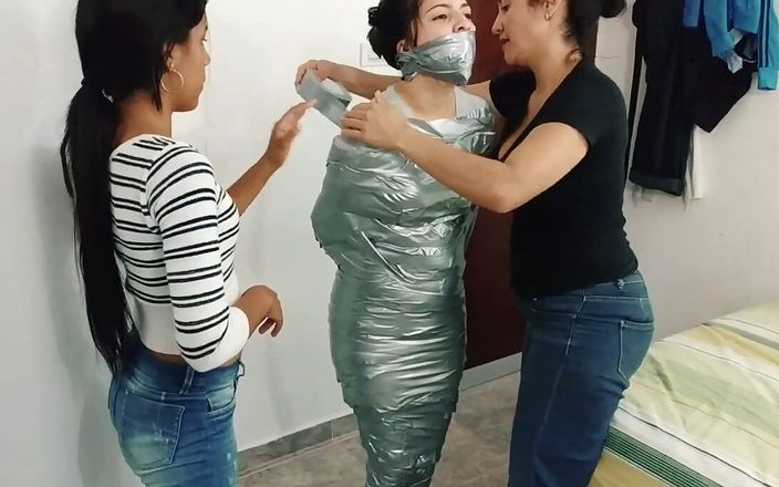 Selfgags Latina Bondage: Koszmar mumifikacji Katherine