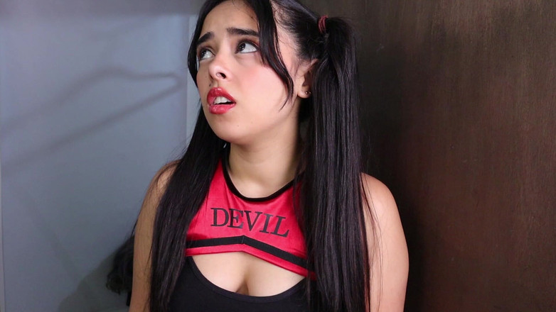 CuttieJennie: Menina líder de torcida no bairro