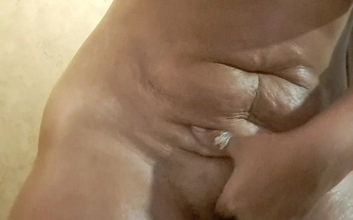 Gina Banger: Clitoris de mamă sexy uleioasă