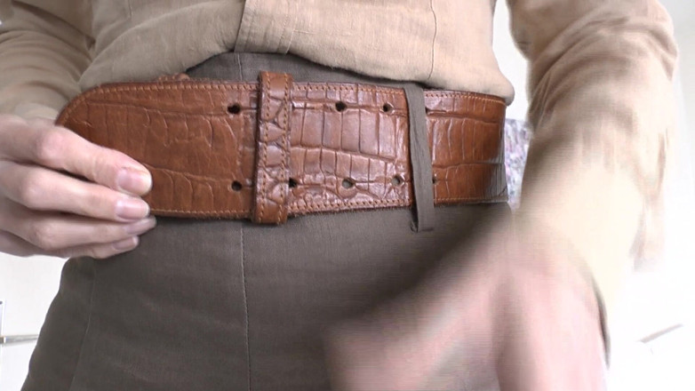 Lady Victoria Valente: Aufregender gürtel anprobe mit einem wäscherock, teil 3, lady victoria Valente