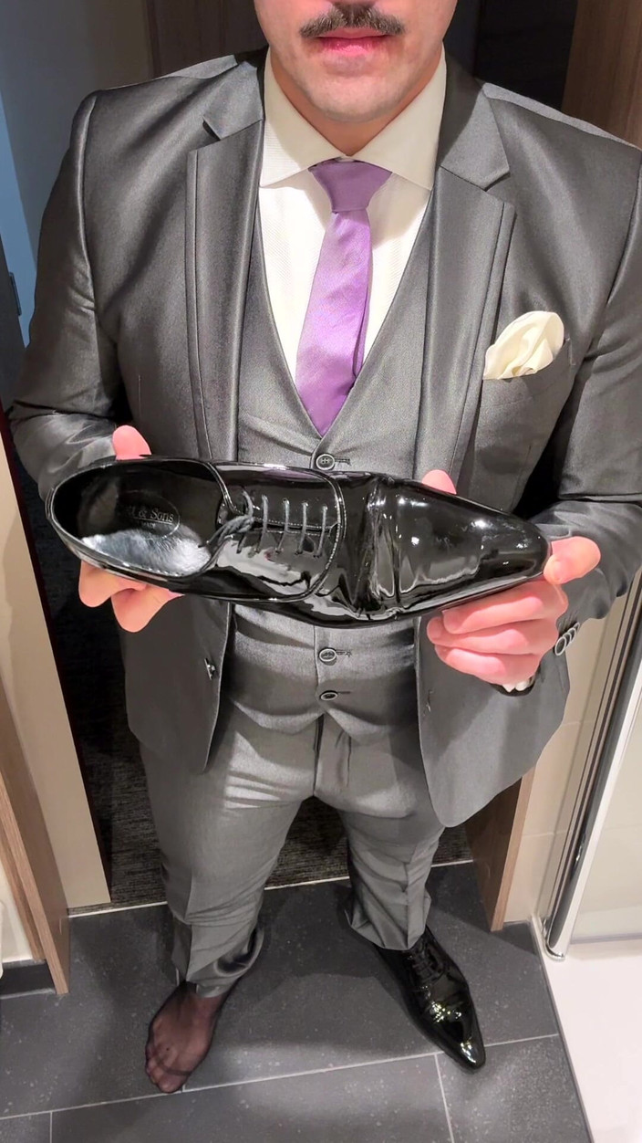 Master Shiny Shoes: चमकदार सूट, चमकदार जूते, चमकदार मुर्गा