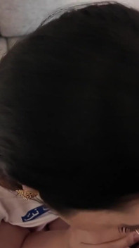 Šukání perské nadržené nevlastní sestry s velkým zadkem po obědě v Kebabu
