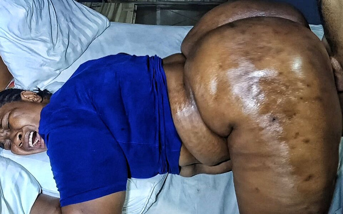 Bangweather: Ze buigt voorover om me haar mellon-kont te geven