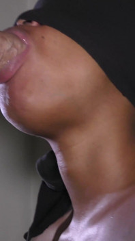 ดูดแล้วกลืนน้ำควยพ่อเลี้ยงหลังอมควย