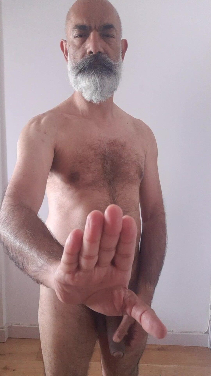 Harry River Solo: Stripping off