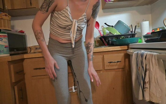Miss Ellie Roleplay: Ménage, pipi, désespoir