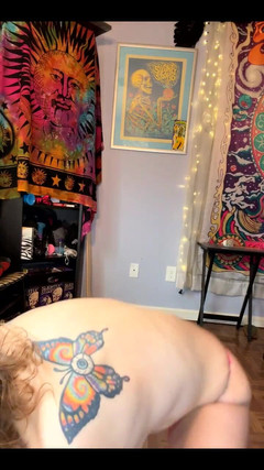 Suzy Wylde:  Pertunjukan asap & menari dengan Suzy Wylde