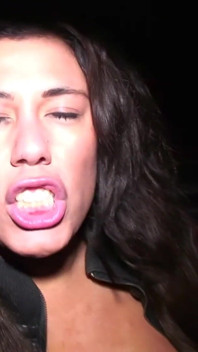 สาวอินเดียนมใหญ่ขับรถออกกลางคืนกลายเป็นหีหมาเลวใน dogging