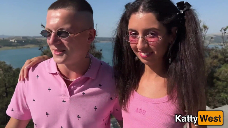 Katty West: เล่นบาร์บี้กับเคน กลายเป็นสามคนเย็ดกัน bisexual
