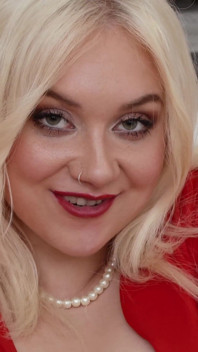 Blonde Czech girl Marilyn Sugar masturbates in sheer pantyhose