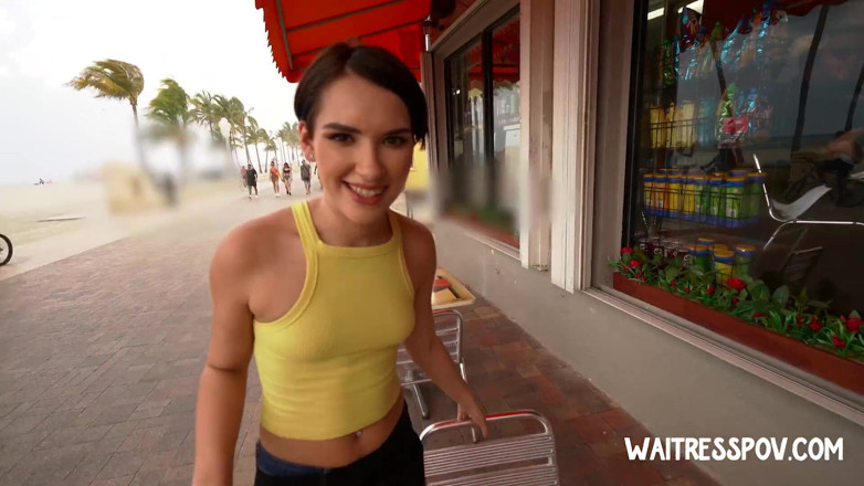 Waitress POV: Офіціантка, відео від першої особи - Наталі Поркман - віддана ковбасі