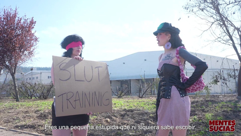 Mentes Sucias: BDSM -emmita Misbehaves, e Fedora consegna la punizione