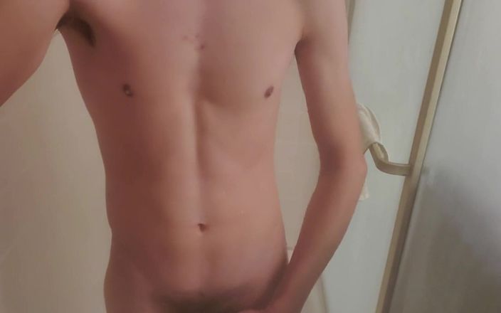 Z twink: 19-jarige fitte man douche