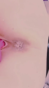 S-a jucat cu didelotul și vibratorul până când a avut orgasm