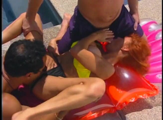 Vintage Usa: Na piscina, lambendo buceta, dedilhado, pau chupando sexo a três