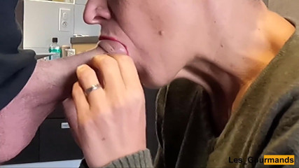 Les Gourmands: Мінет ковтає з помадою