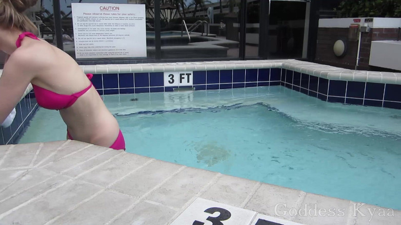 Kyaa Chimera: बिकिनी देवी उपेक्षा