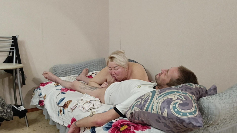 Zona901: 継母の朝は深いフェラチオと精液の飲み込みから始まった