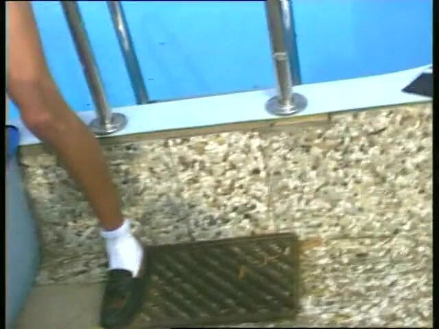 German amateur - 100% German hardcore videos: पड़ोसी कमसिन पूल पार्टी के लिए हमसे जुड़ती है