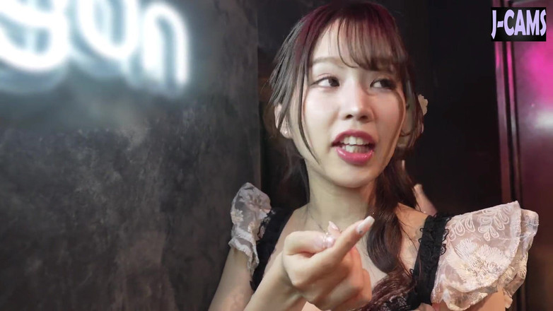 J-Cams: Elle, Rima Arai enflamme la nuit avec un feu silencieux. - 2