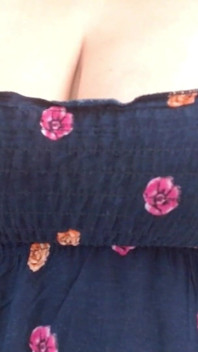 Video de mujer madura haciendo llamadas telefónicas calientes