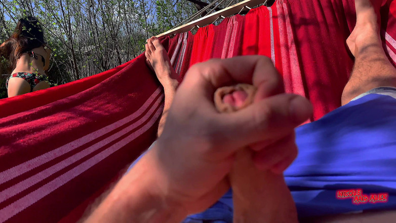 NicoleAndAlex: Fratele meu vitreg mă spionează și se masturbează pe Curul meu