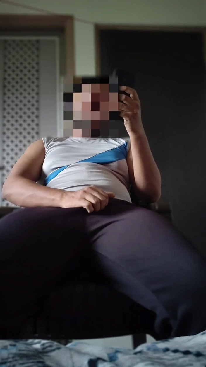 Joystoy: Ragazzo del college in videochiamata con la sua ragazza