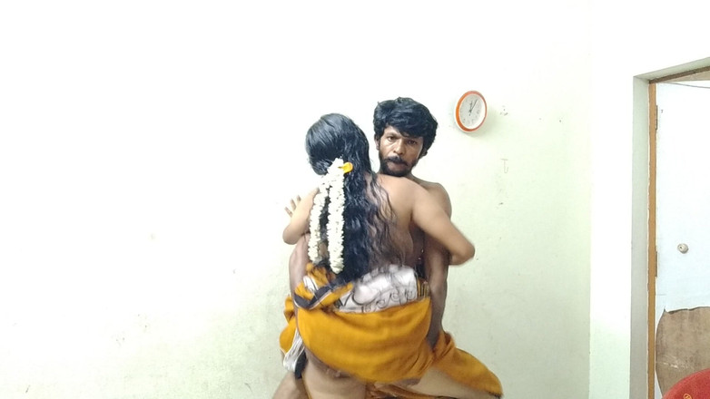 Telugu Couple: Šukání skutečné Desi Bhabhi zezadu po párty doma