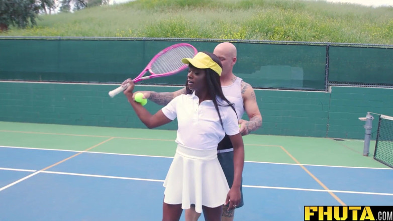 FHUTA: FHUTA - saanvli chodne laayak mammi ana Foxxx ki tenis prashikshak...
