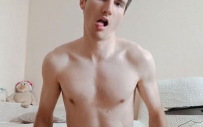 Webcam boy studio: Cậu bé tuổi teen đang khiêu vũ khỏa thân