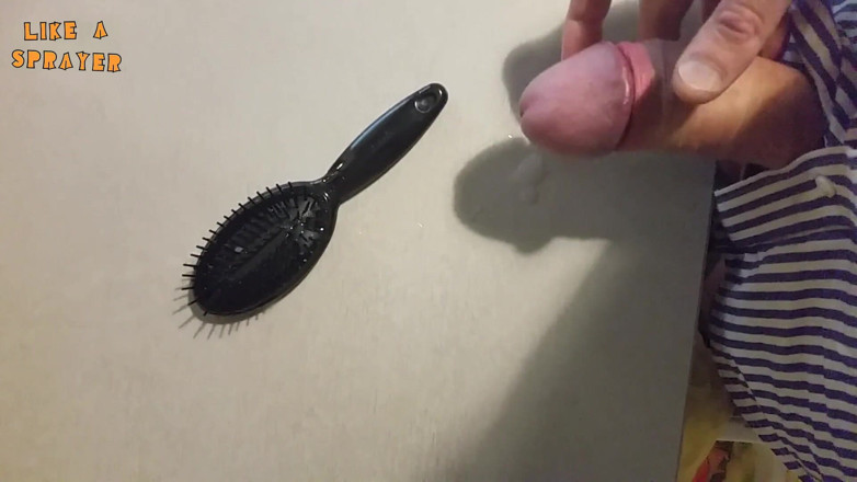 Like a sprayer: Haribrush'a elle muamele ve boşalma