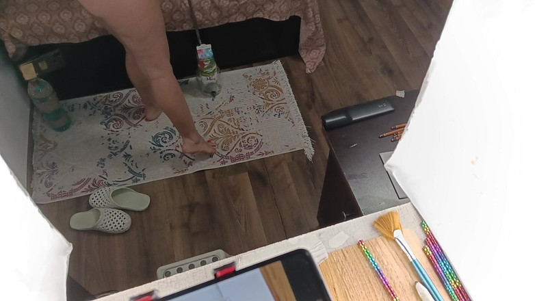 Amateur_MS: Сексуальна Волохата Брюнетка Робить Роботу По Дому Голою.