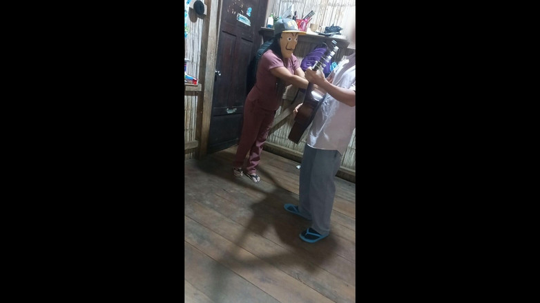 Martin13: İsa'nın sözünün yaşlı vaizi çınarıyla sohbet ediyor ve onu sikmek istiyor