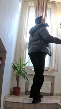 Milfycalla - shiny downjacket, jeans y leotard stairway sexo sin cortar semen en la ropa - episodio 314