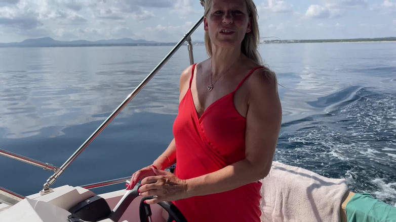 SweetSusi: Nackt Boot Fahren